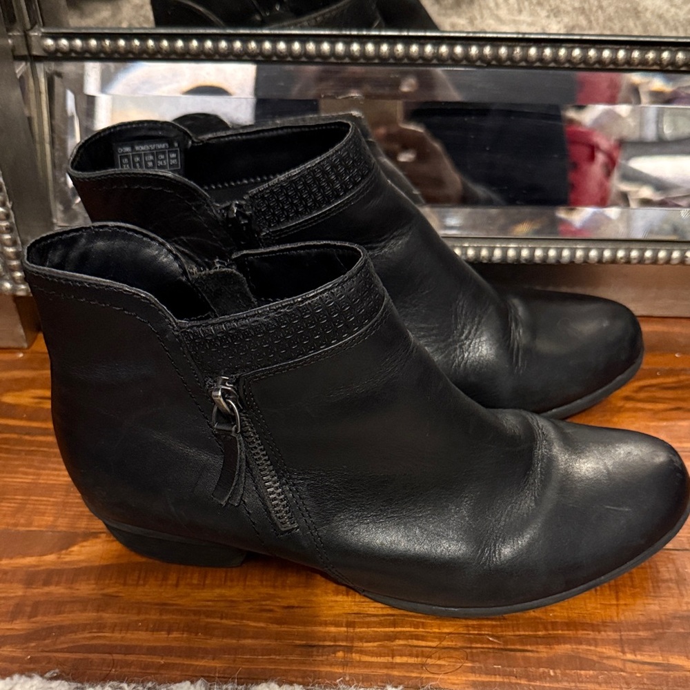 Society Black Ankle Booties 7.5